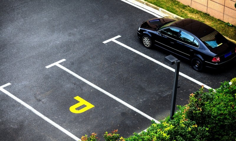 Proprietarii locurilor de parcare își vor putea închiria spațiul contra cost