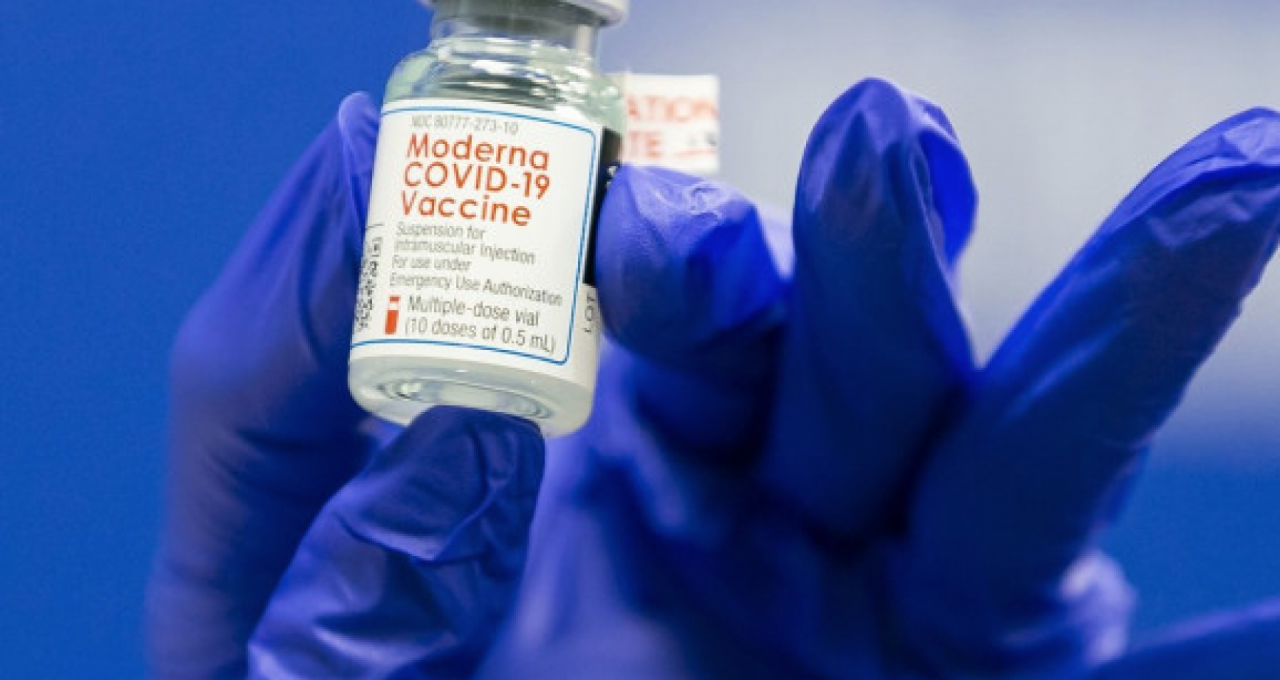 Vaccinul Moderna va fi distribuit astăzi către centrele de vaccinare din țară