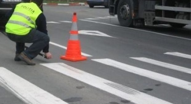Accident GRAV. Copil de 3 ani, lovit de mașină în timp ce traversa strada în Cluj. Șoferul era băut