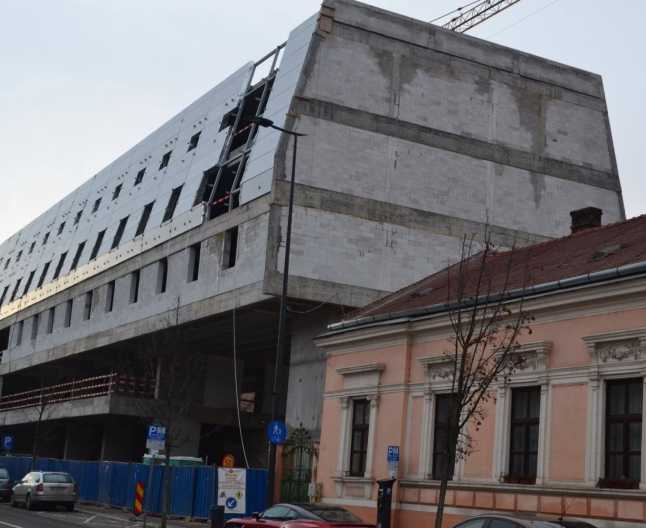 Petiție online pentru stoparea construcției „hotel coșciug” de pe strada Avram Iancu