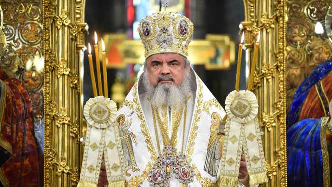 Cât câștigă Patriarhul Daniel, șeful Bisericii Ortodoxe Române? Salariul se apropie de cel al lui Klaus Iohannis