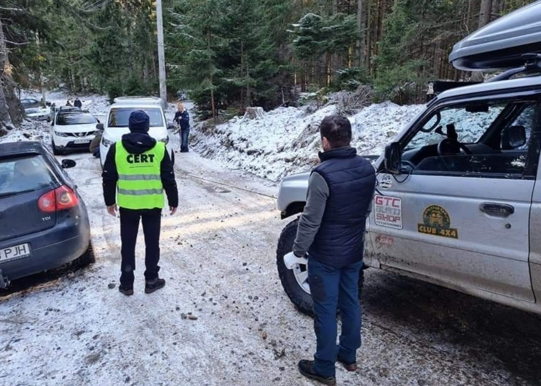 Voluntarii CERT Rescue sar în ajutorul șoferilor ieșiți de pe carosabil în Cluj, printr-o aplicație pe telefon