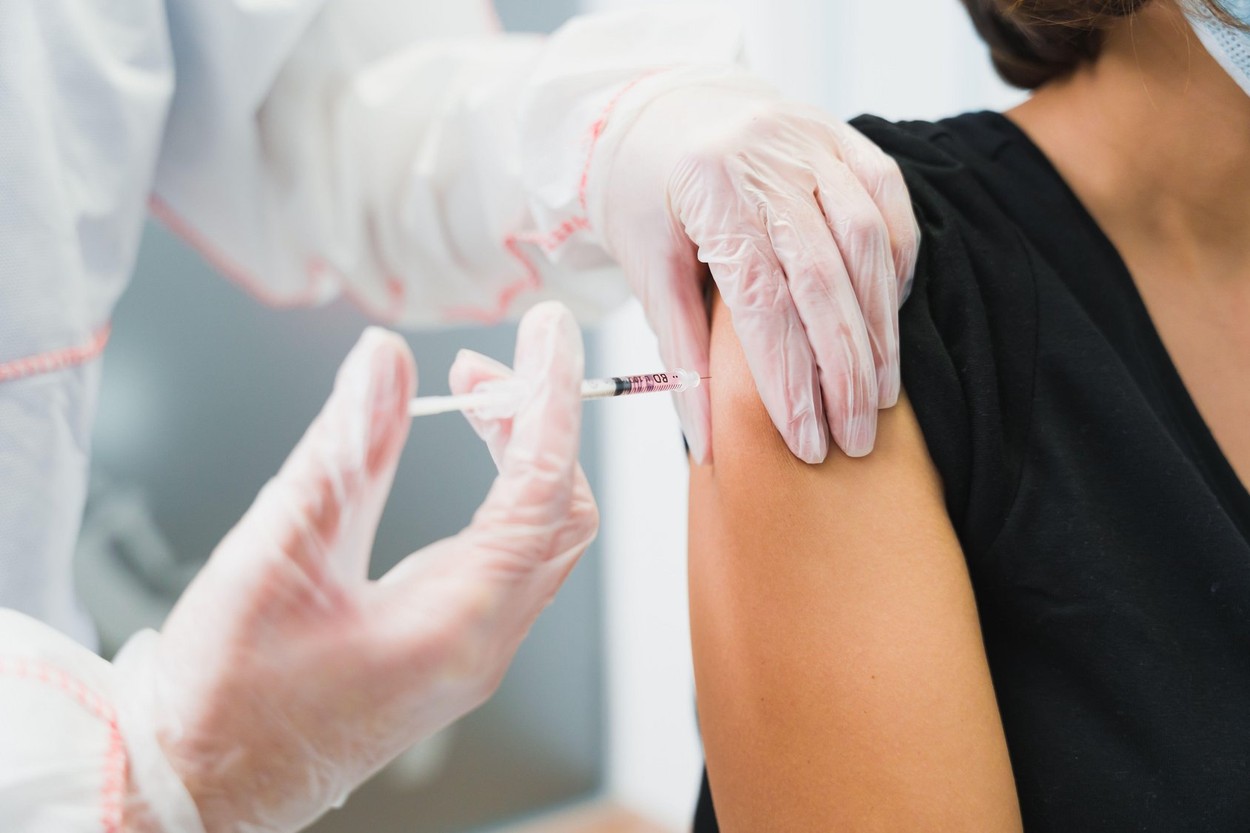 Peste 4.200 de profesori din Cluj se vor vaccina anti-COVID. Unde vor fi centrele de imunizare?