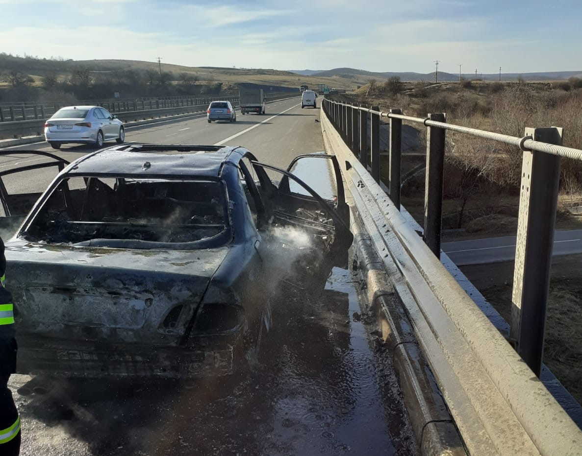 Mașină în flăcări pe Autostrada A3