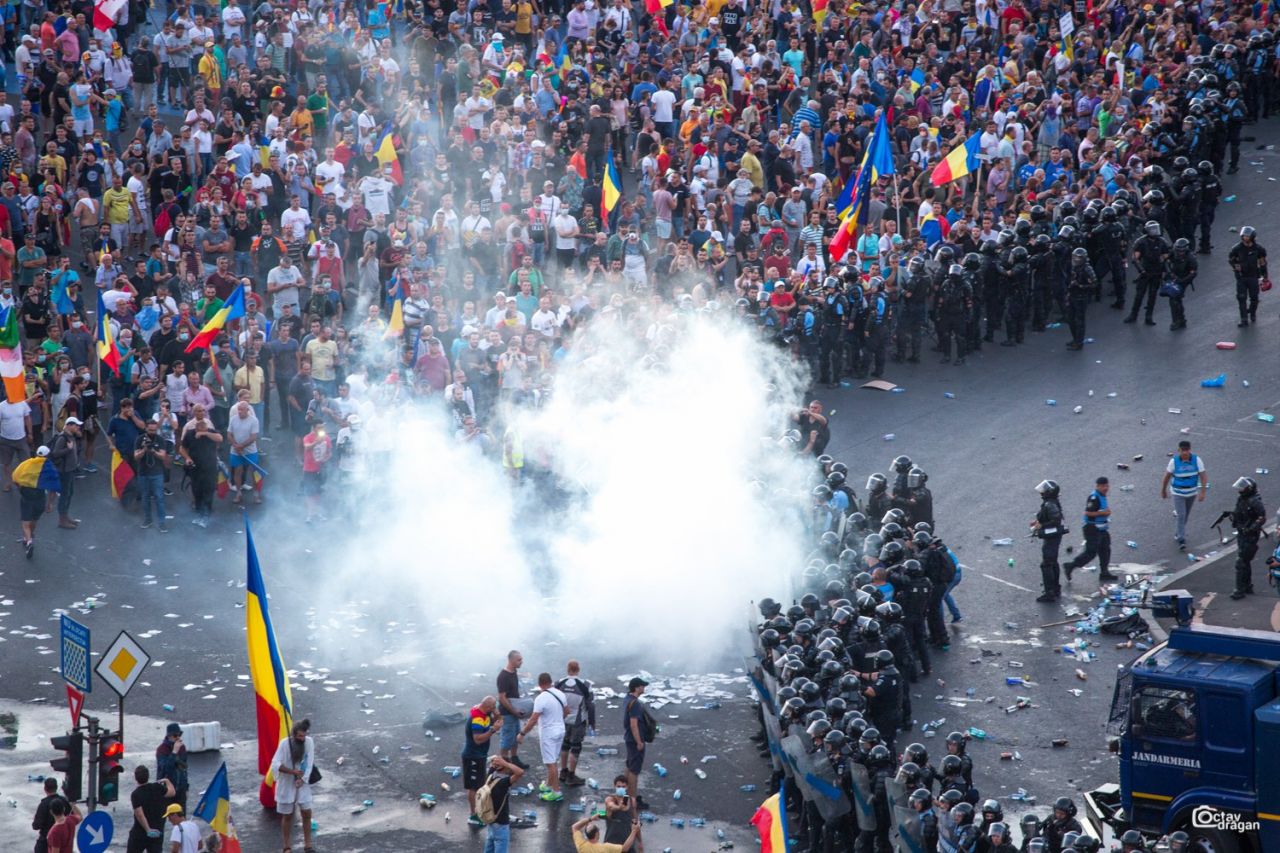 Clujenii protestează în Piața Unirii împotriva clasării dosarului 10 august: „Lupta în stradă pentru independența justiției”