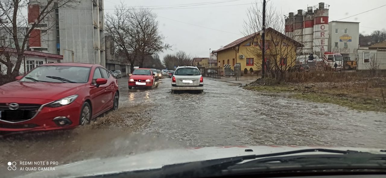 Inundație pe Calea Someșeni. 