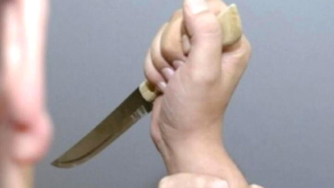 Un copil de 13 ani a ATACAT a înjunghiat o fată la Iulius Mall cu un cuțit