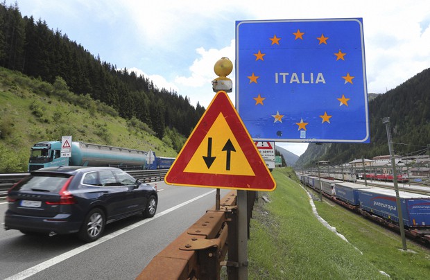 Se schimbă regulile la intrarea în Italia! Românii, obligați să prezinte teste COVID-19 negative