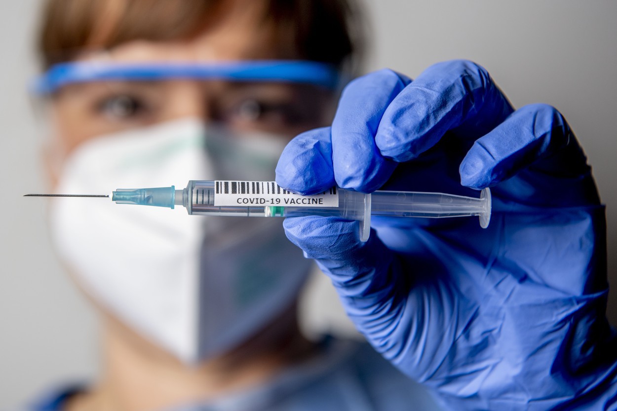 Unele companii din Cluj își vaccinează angajați pe cheltuiala proprie cu AstraZeneca