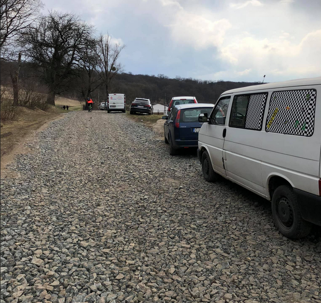 Drumul din Hoia Baciu care a fost pietruit ilegal