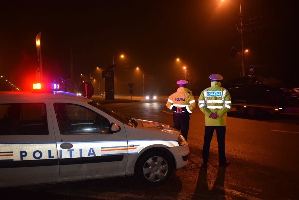 Tânăr de 20 ani, mort de beat, prins de polițiști conducând cu 122 km/h pe drumurile Clujului