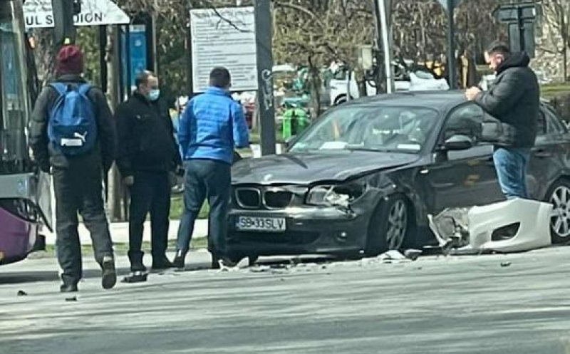 ACCIDENT între două mașini și un autobuz lângă Cluj Arena. FOTO