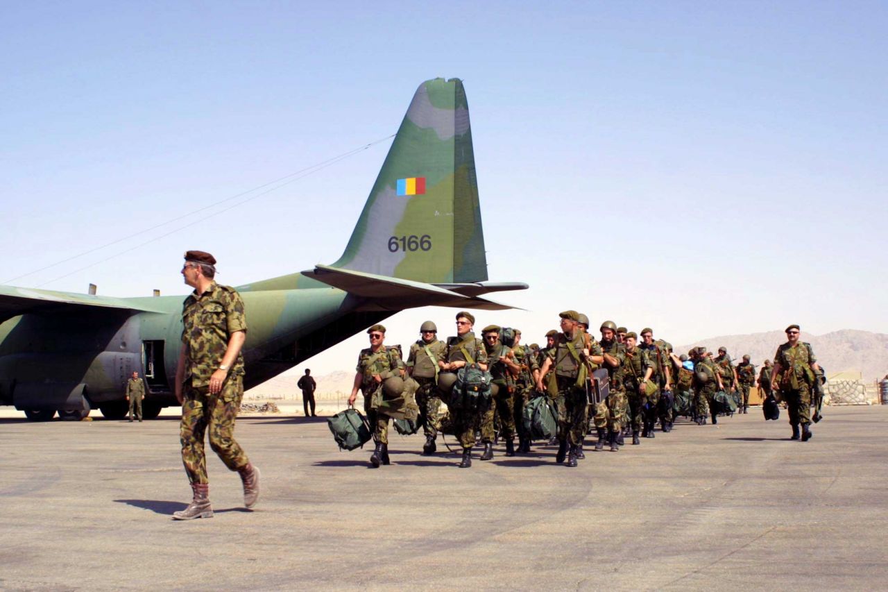 600 militari români se întorc acasă din Afganistan.