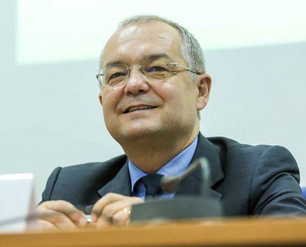 Emil Boc, al doilea cel mai de încredere politician din România