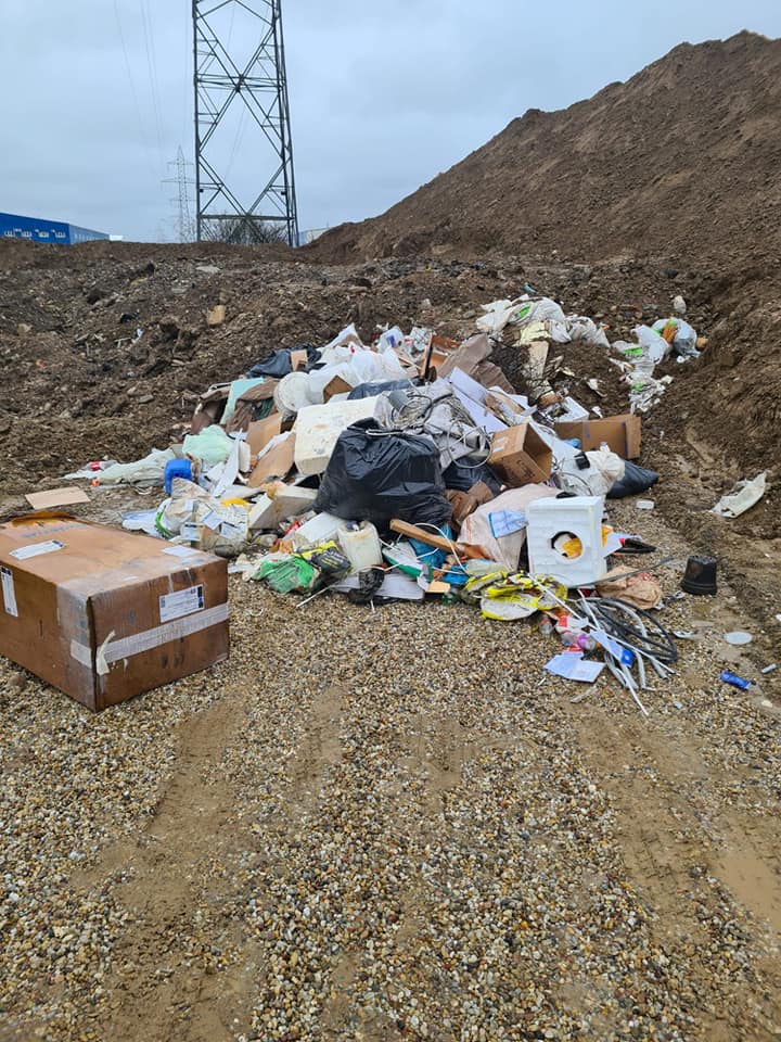 AMENZI usturătoare și CONFISCAREA mașinilor pentru aruncarea ilegală a deșeurilor în Florești. Pivariu: „Să fie clar că nu glumesc cu respectarea legii”