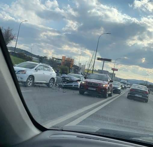 ACCIDENT cu trei mașini pe Calea Florești, în față la Cora! Se circulă greu