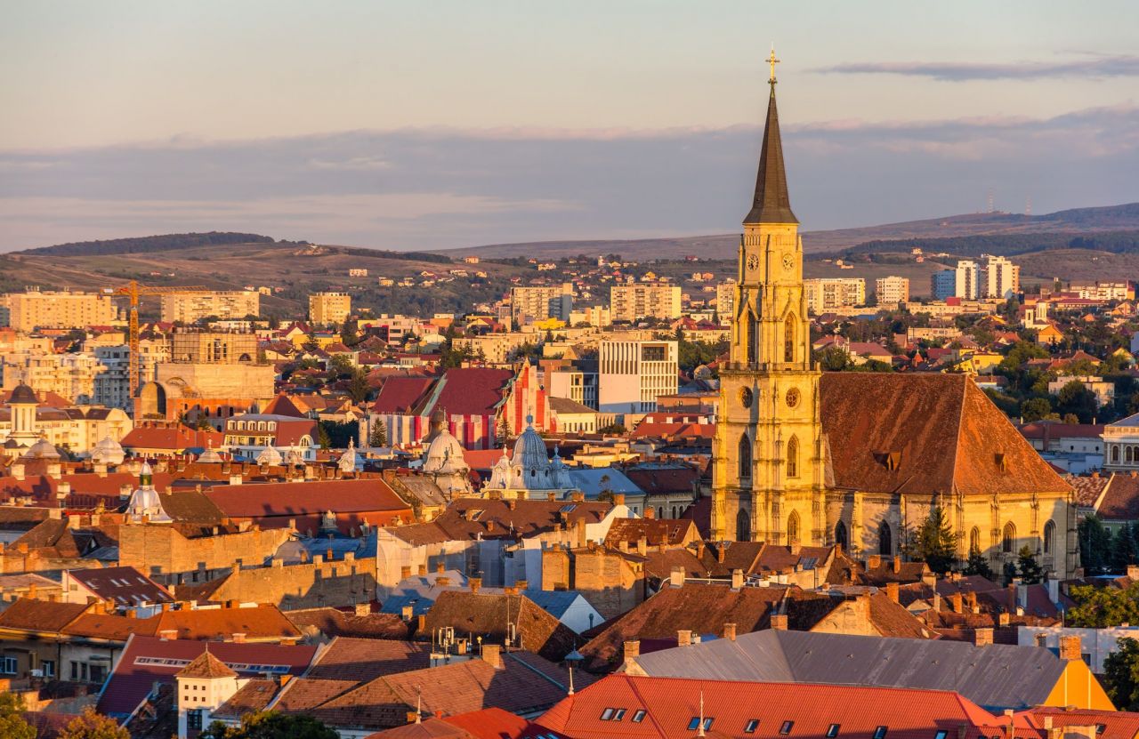 Studenții străini ridică prețurile de pe piața imobiliară din Cluj-Napoca - își închiriază apartamente de 800 euro