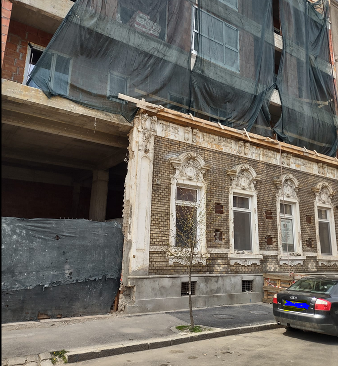 Clădire din Cluj cu fațada în picioare, dar interiorul „putred”. Arhitect: „Crimă urbanistică a'la Cluj”