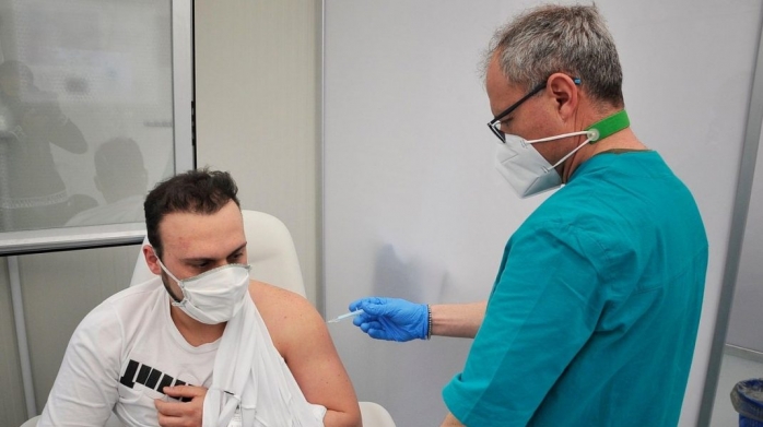 Peste 3.000 de persoane vaccinate la maratonul de la Spitalul Militar din Cluj.