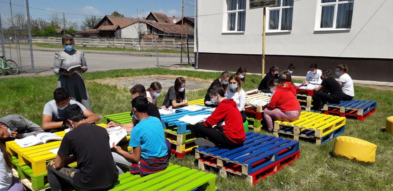 Cursuri în aer liber la o școală dintr-o localitate din Cluj