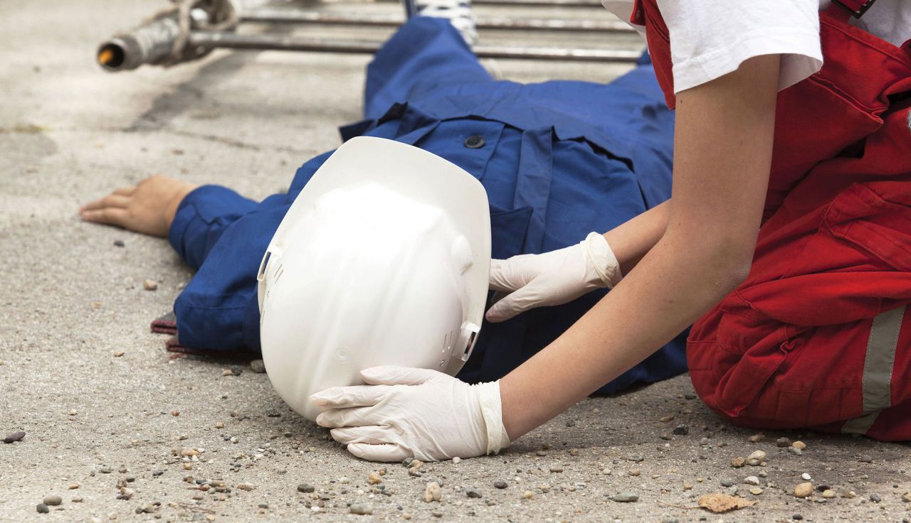 Accident de muncă: un bărbat a murit ELECTROCUTAT când se afla pe caroseria unei betoniere