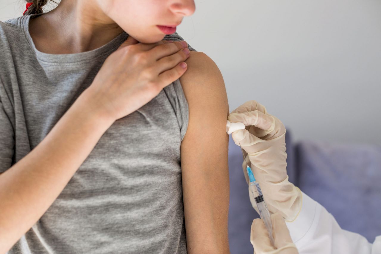 Vaccinul Pfizer pentru copiii de 12-15 ani, autorizat de Agenția Europeană a Medicamentului. Când ar putea începe vaccinarea în România?