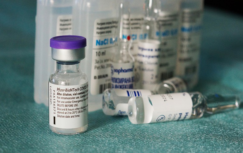 RECORD: Peste 1 MILION de doze de vaccin Pfizer ajung luni pe aeroporturile din Cluj-Napoca și alte două orașe