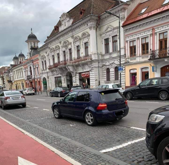 Parcare neobișnuită în centrul Clujului: „Două minute, boss, să-mi iau o shaorma”.
