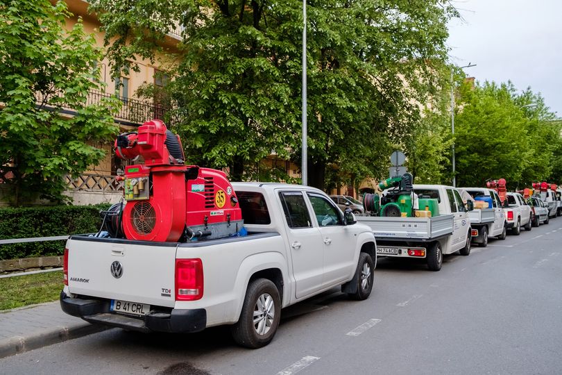 Clujenii, „apărați” de căpușe și țânțari. Începe dezinsecția pe străzile Clujului.