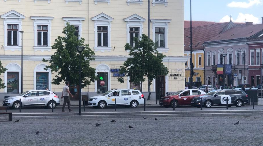 VIDEO/FOTO. Standurile din Cluj, pline ochi de taxi-uri
