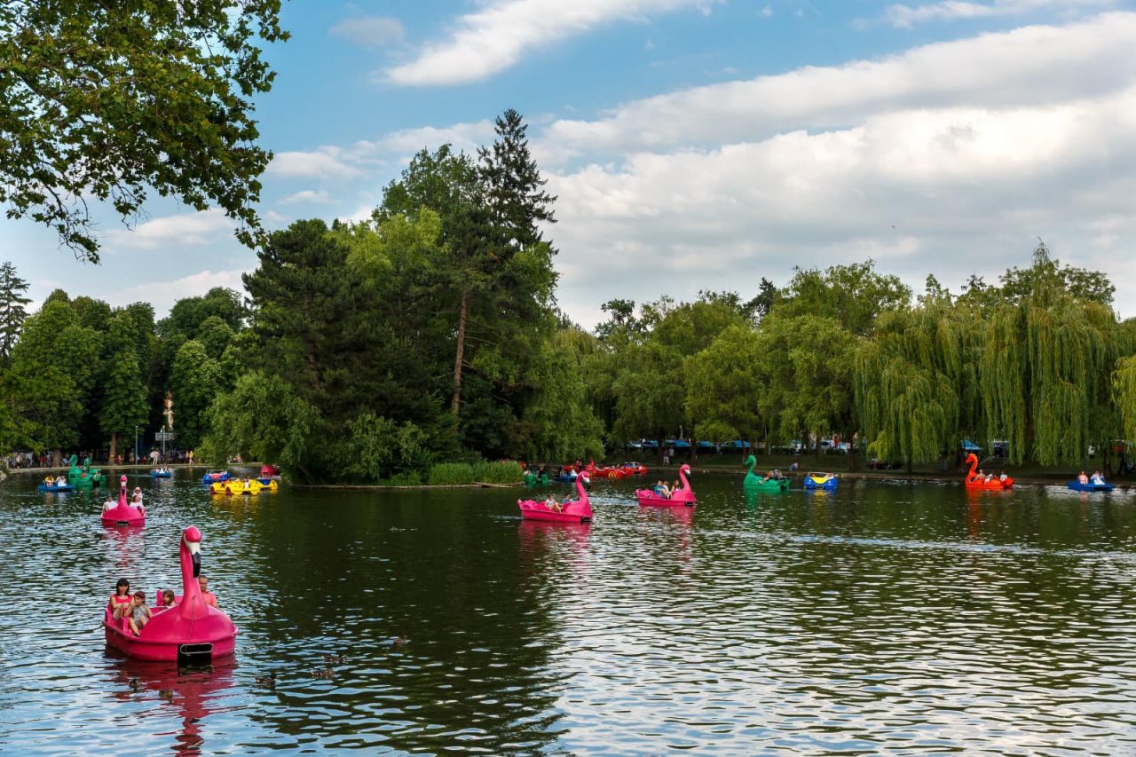 Hidrobicicletele revin pe lacurile din Cluj-Napoca! Unde te poți relaxa în weekend