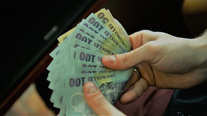 Salariul minim pe economie. Cât vor primi românii în mână anul viitor?