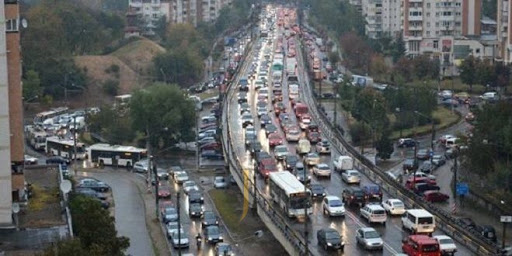 Cluj, plin de mașini înmatriculate în alte județe: „preferă să plătească impozite la ei acasă” sau „n-au chef de birocrație”?