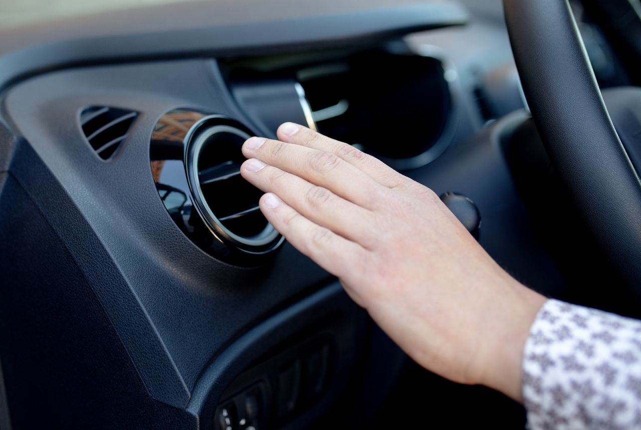 Cum să setezi aerul condiționat în casă și în mașină când e caniculă