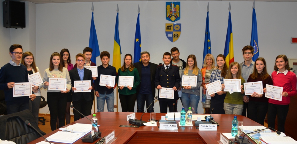 Elevii cu media 10 la BAC sau la Evaluarea Națională, premiați de Consiliul Județean Cluj