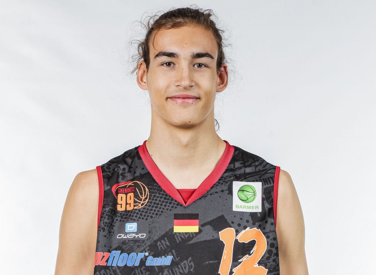 Tânărul baschetbalist clujean Eduard Roschnafsky va juca în prima ligă din Germania