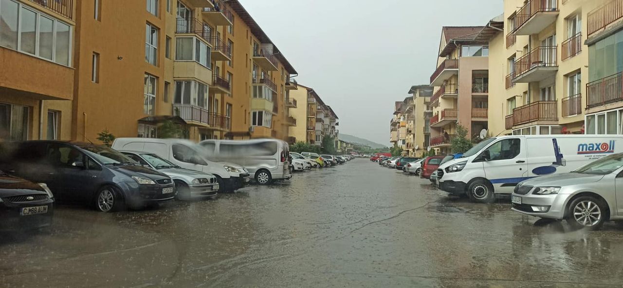 FOTO. Ploaia a făcut PRĂPĂD! Străzile Floreștiului au fost inundate