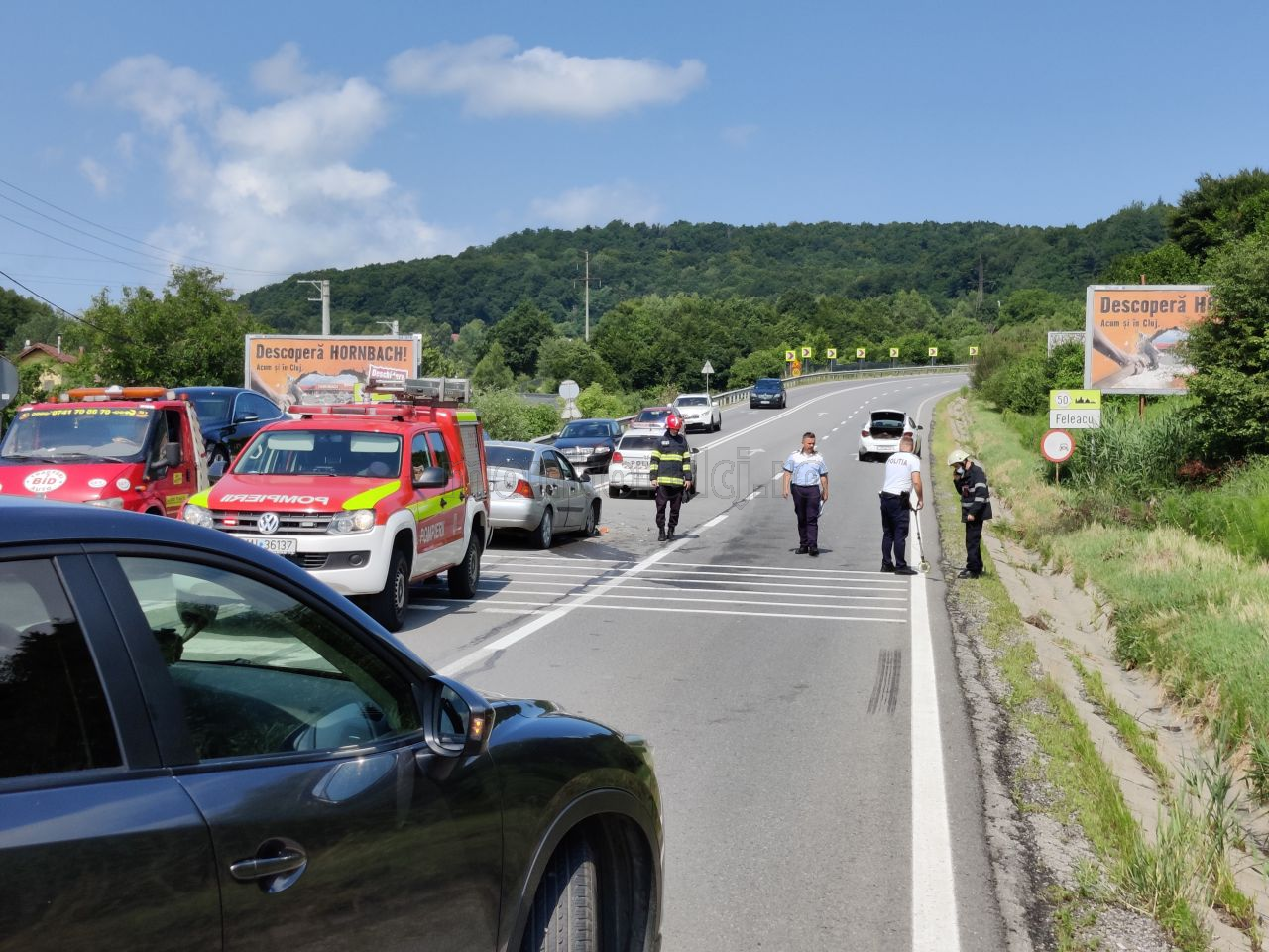FOTO. „Ziua” ACCIDENTELOR, în Cluj. Femeie de 30 de ani, rănită într-un accident în Feleacu.