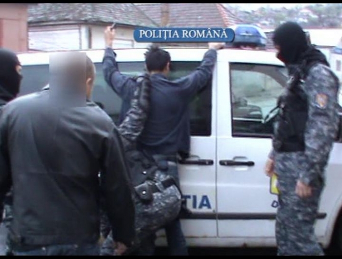 VIDEO. Arestări și percheziții într-un dosar de PROXENETISM, la Cluj.