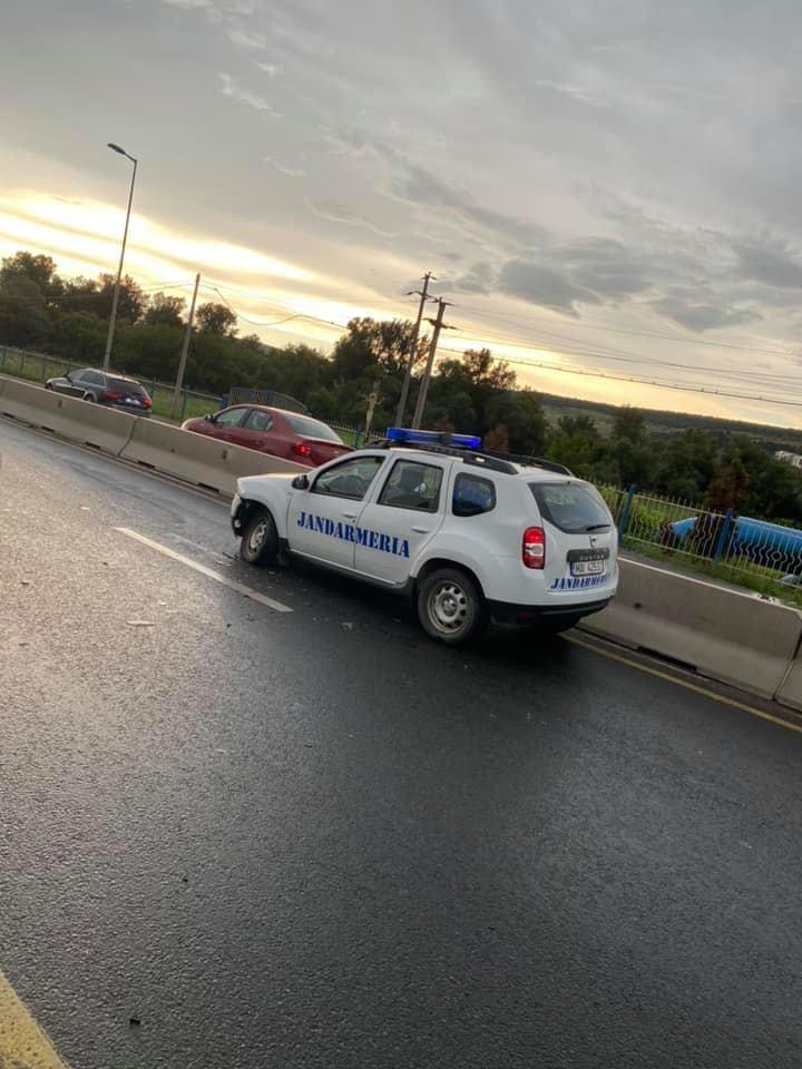 O mașină a Jandarmeriei, aflată pe contrasens, a BLOCAT TRAFICUL în zona VIVO Cluj