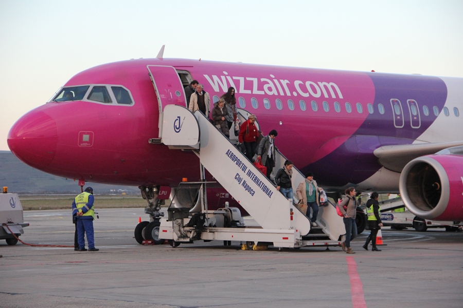 Vești bune pentru românii care vor să plece în Marea Britanie! Un zbor importat revine pe Aeroportul din Cluj
