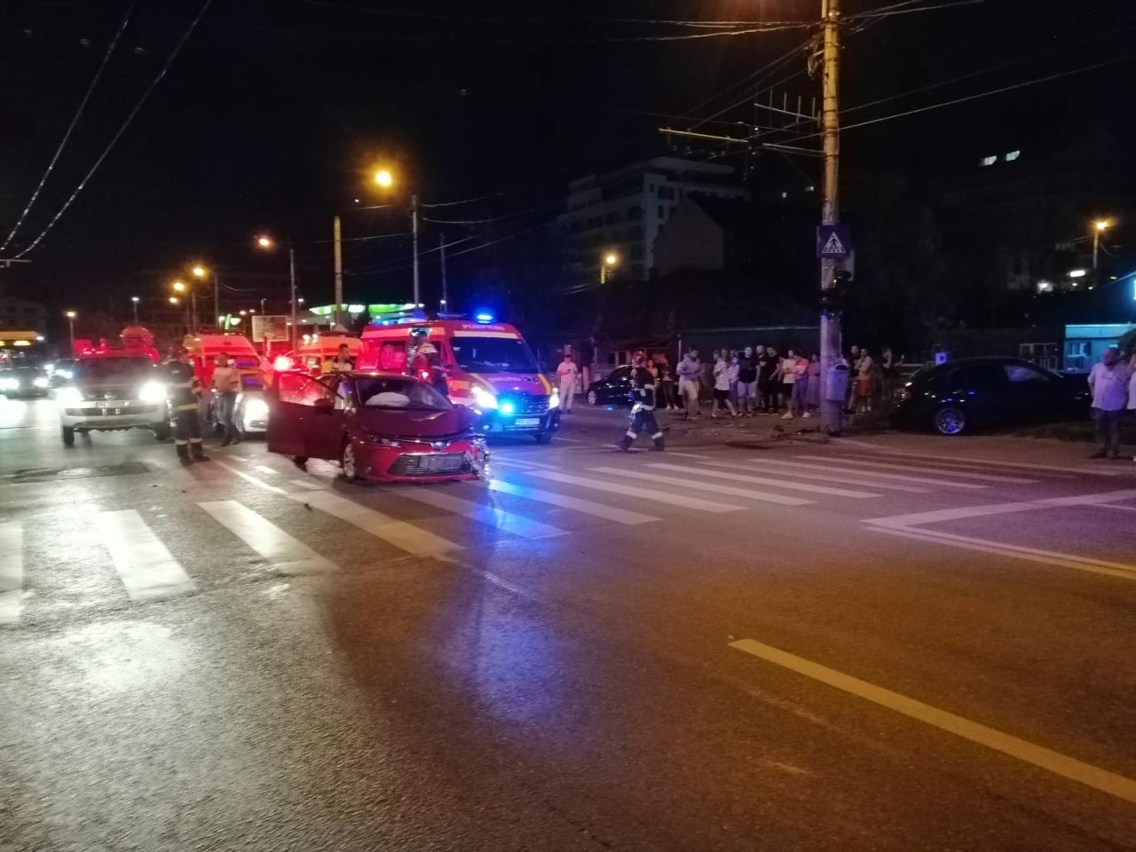ACCIDENT GRAV pe strada Teodor Mihaly! Trei victime, transportate la spital