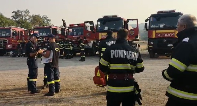 Pompierii din România lăudați de presa din Grecia