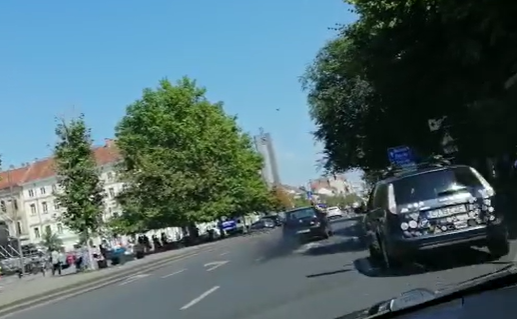 VIDEO. Cazan pe patru roți în centrul Clujului! Fără stopuri, dar cu tupeu maxim