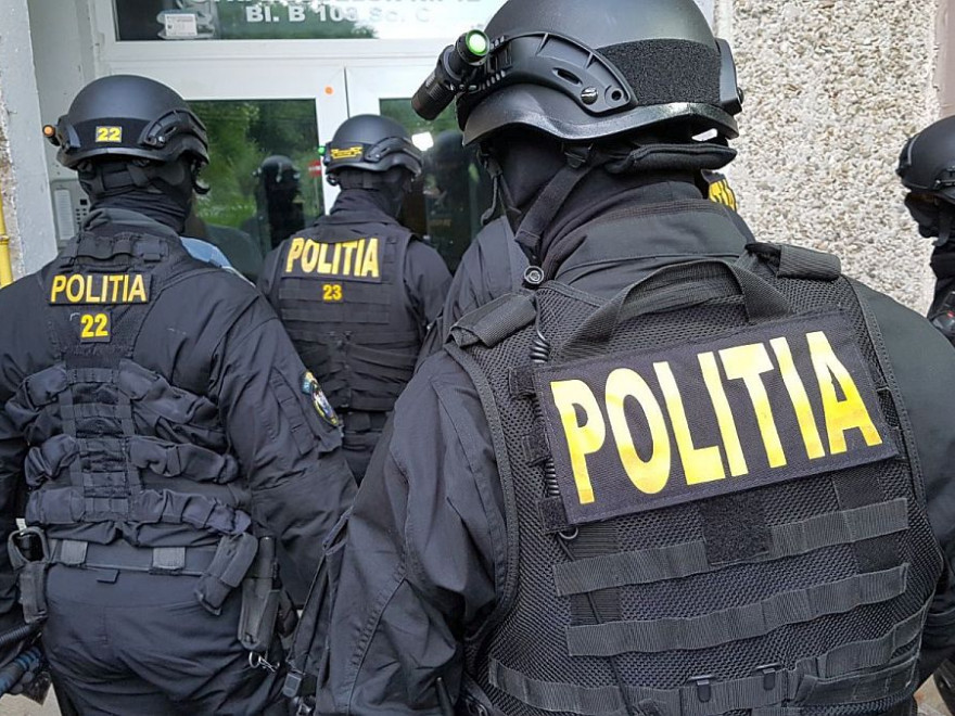 Percheziții în Cluj pentru șantaj, înșelăciune și furt. Pensionarii, principala țintă a infractorilor