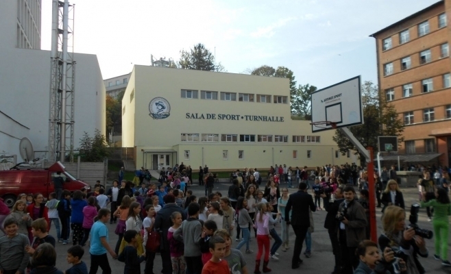 Elevii de la George Coșbuc nu vor avea sală de sport nici anul acesta. Clădirea va fi consolidată, după o nouă licitație