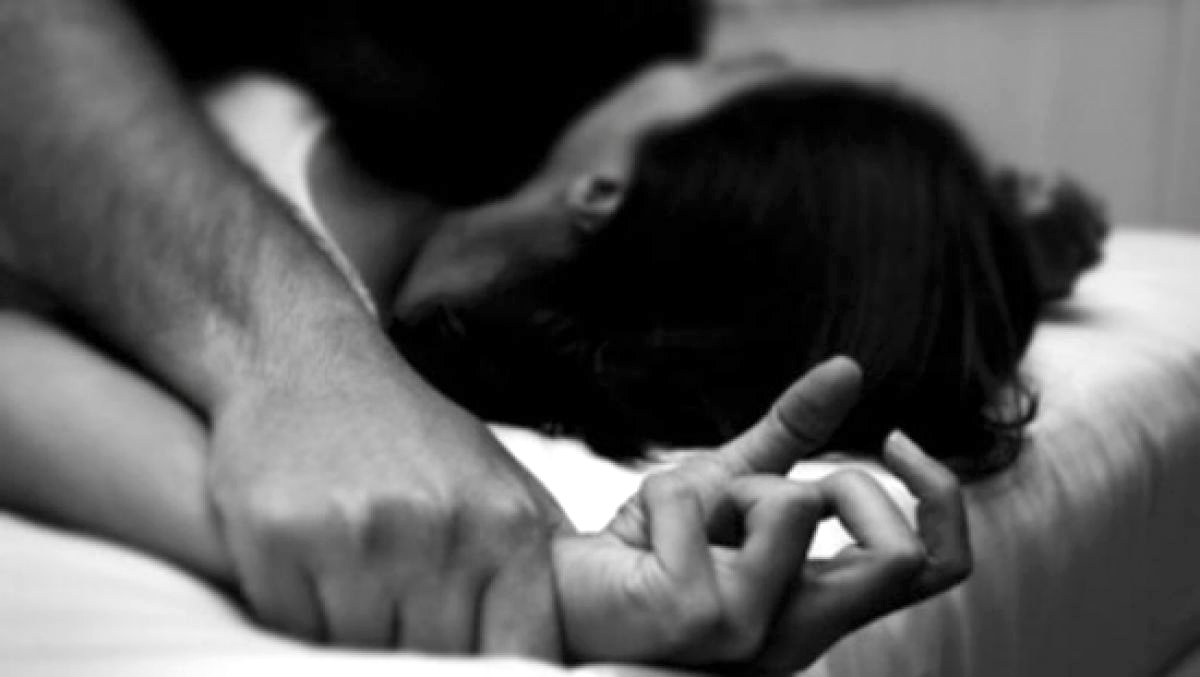 Femeie de 49 de ani, VIOLATĂ de un tânăr într-un hotel din Cluj-Napoca. Băiatul, arestat preventiv