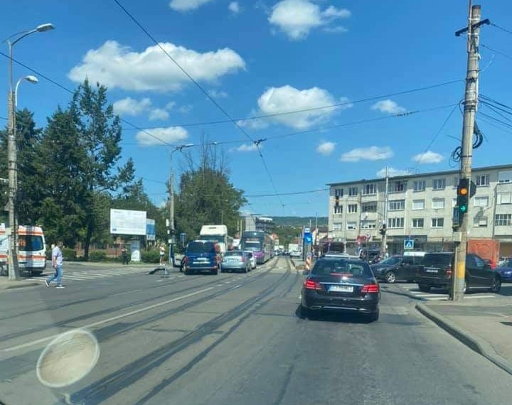 Accident pe strada Oașului din Cluj-Napoca! Un bătrân, RĂNIT în urma impactului cu o mașină