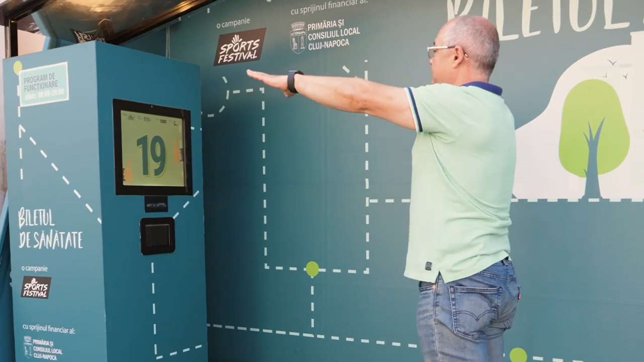 Primarul Emil Boc a testat automatul de bilete de sănătate