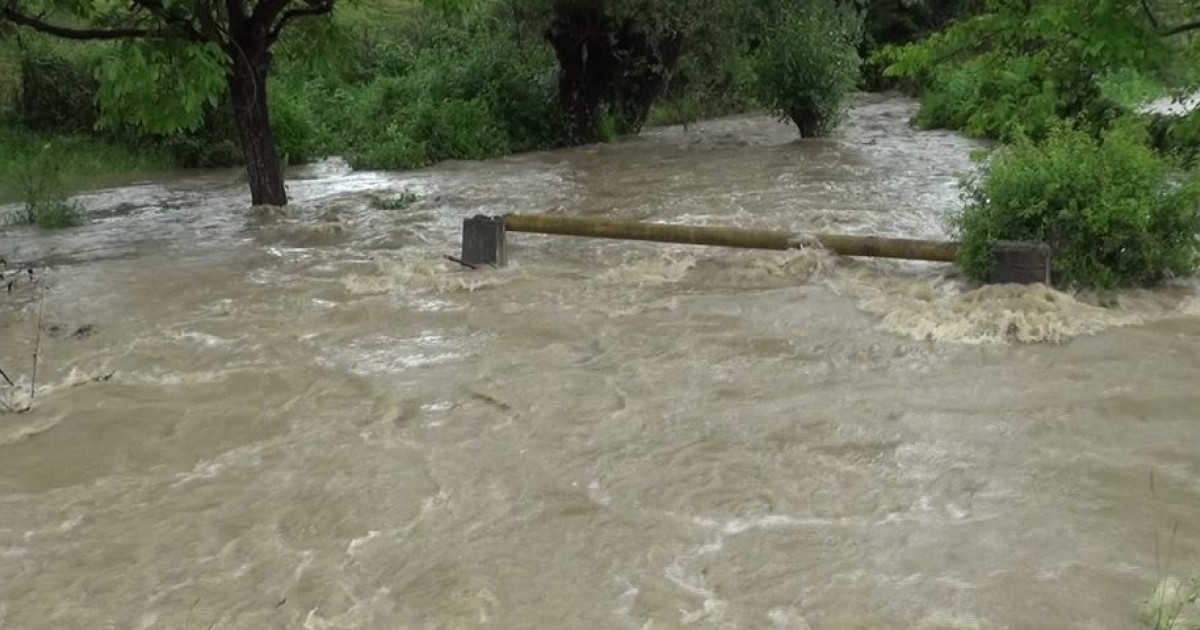 Cod PORTOCALIU de INUNDAȚII pe râurile din județul Cluj. Avertizarea este valabilă până luni